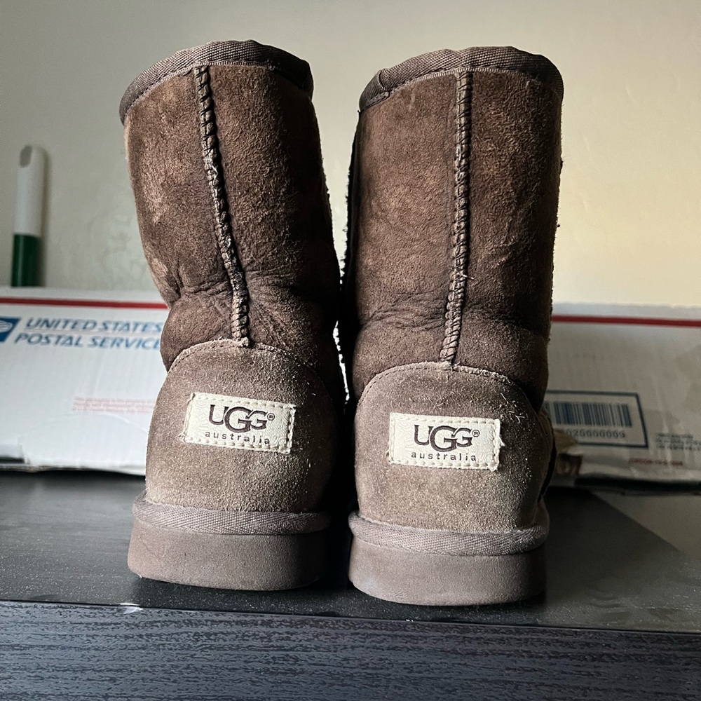 Ugg Australia Big Kids Brown Classic Short Sheepskin Boot Shoes -Size 4